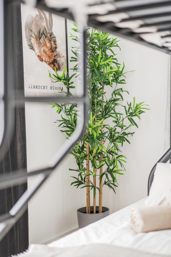 Chic Central City Rooms By Home2 Vienna Exterior photo